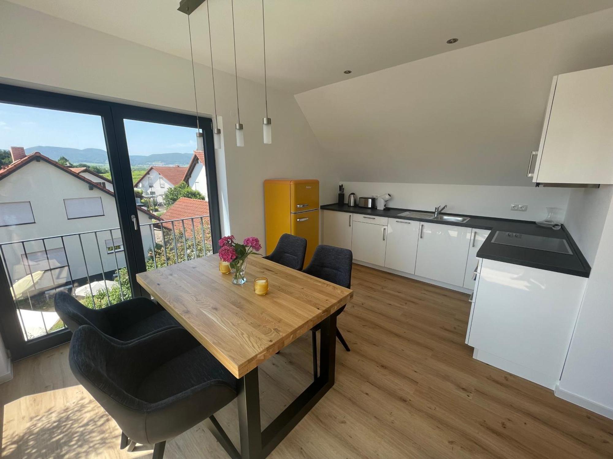 Rueckzugsort Im Rebenmeer Mit Terrasse, Grill & Parkplatz * Venningen